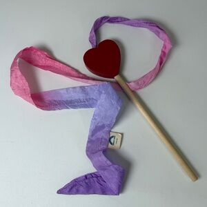 Sarah’s Silks Short Heart Wand Wooden Pink Purple